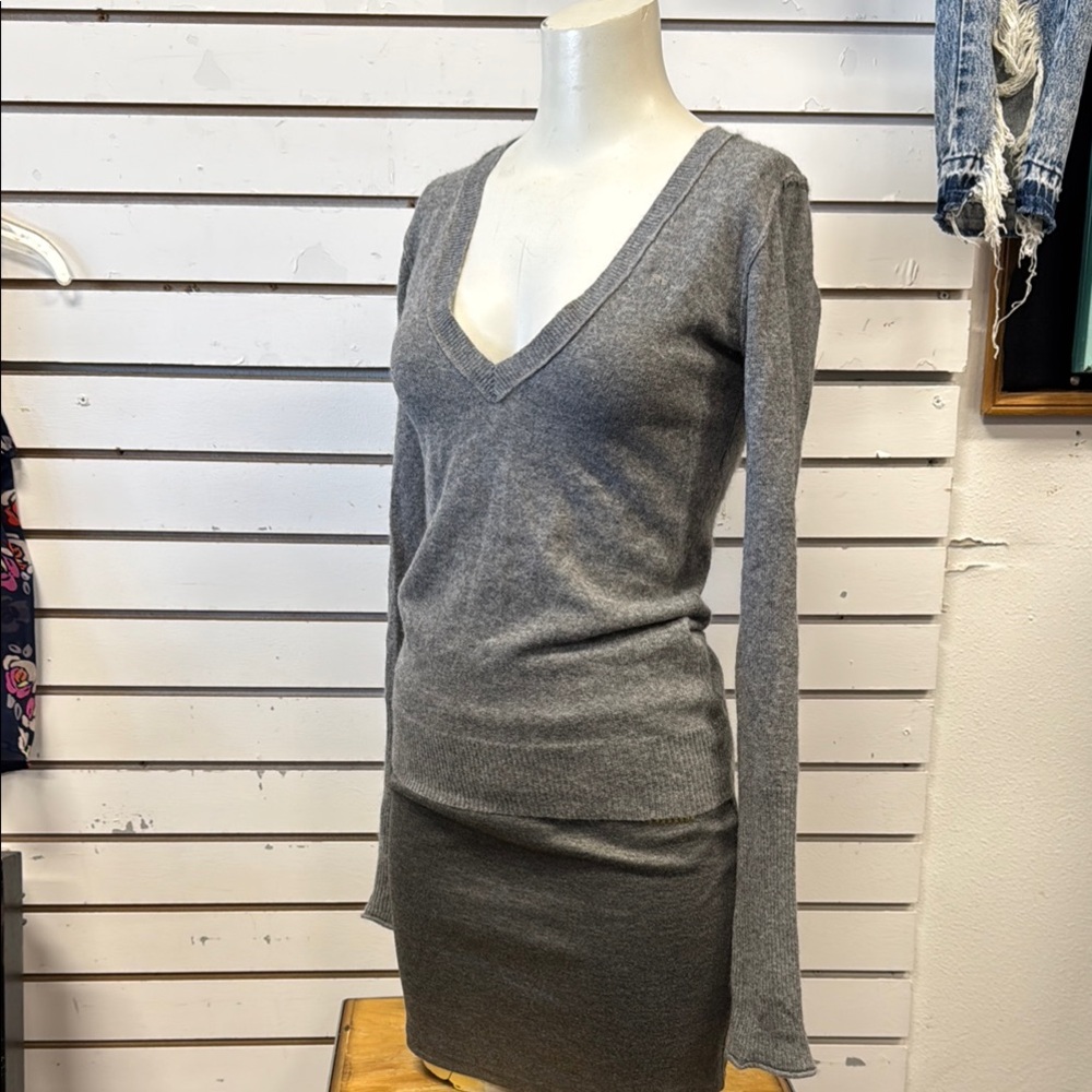 Y2K Vintage AbercrombieWomen's Gray V-Neck Sweater 100% Cashmere